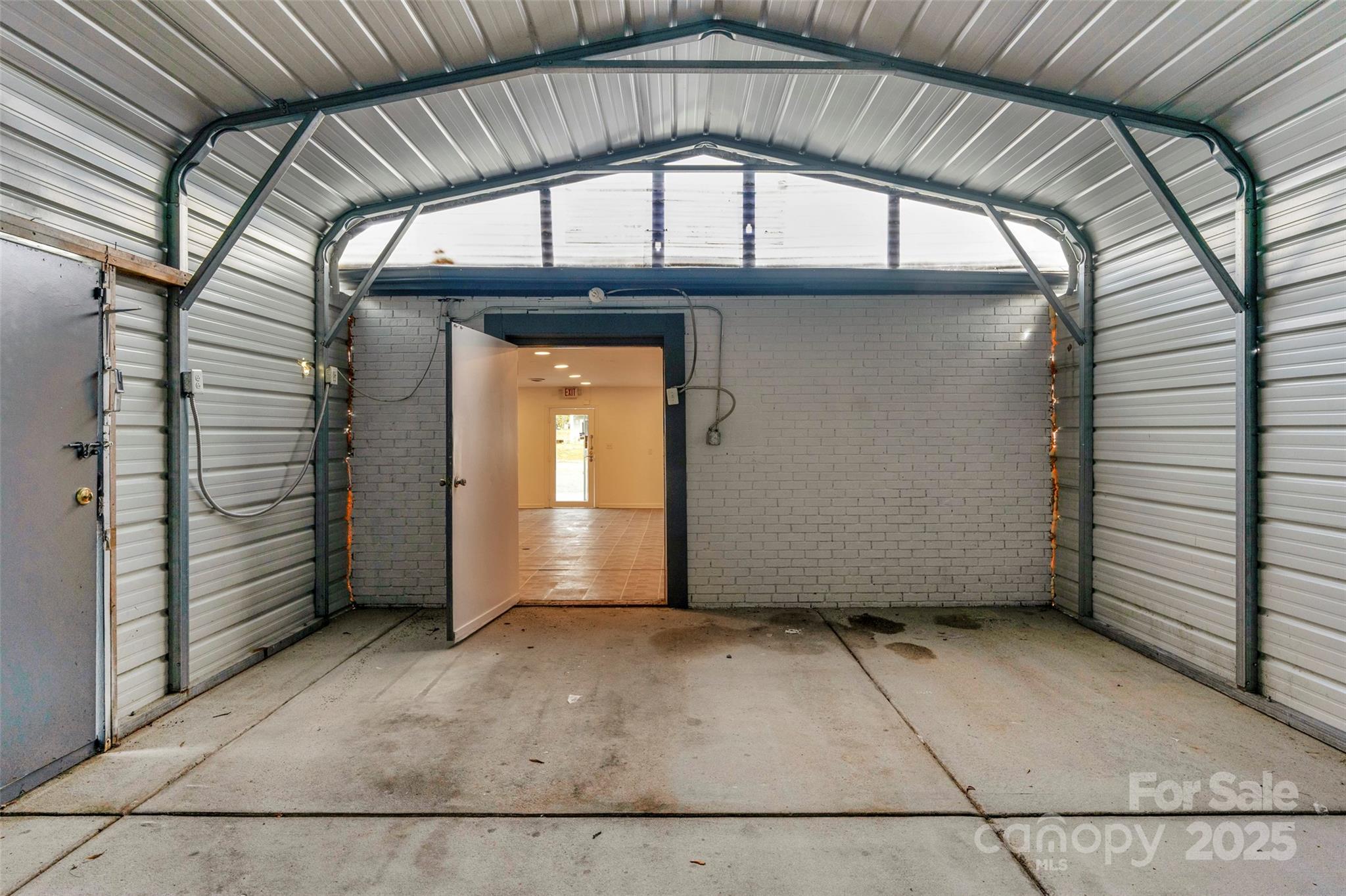 2215 West Boulevard Property Photo 11