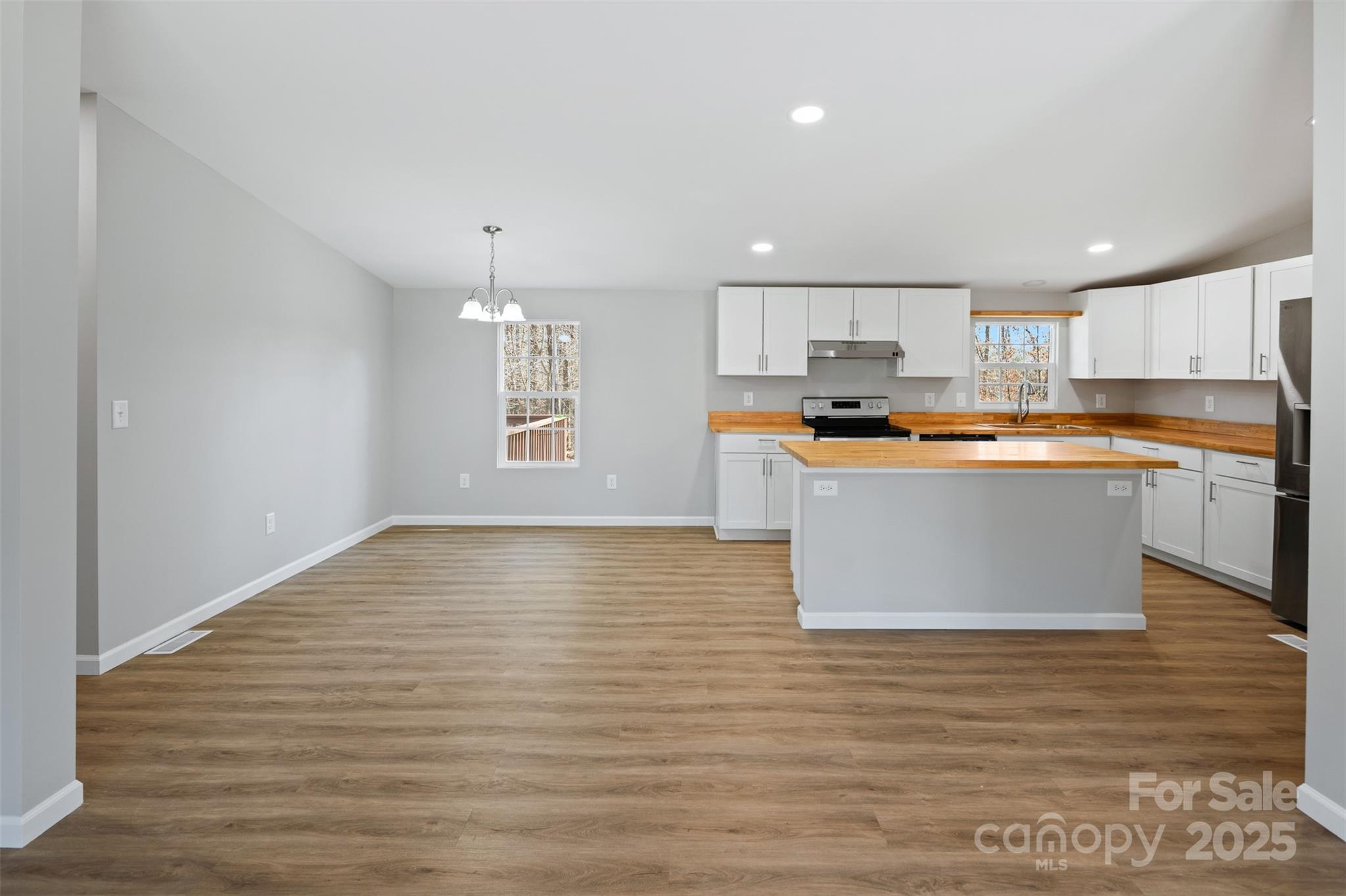 166 Brook Creek Drive Property Photo 10