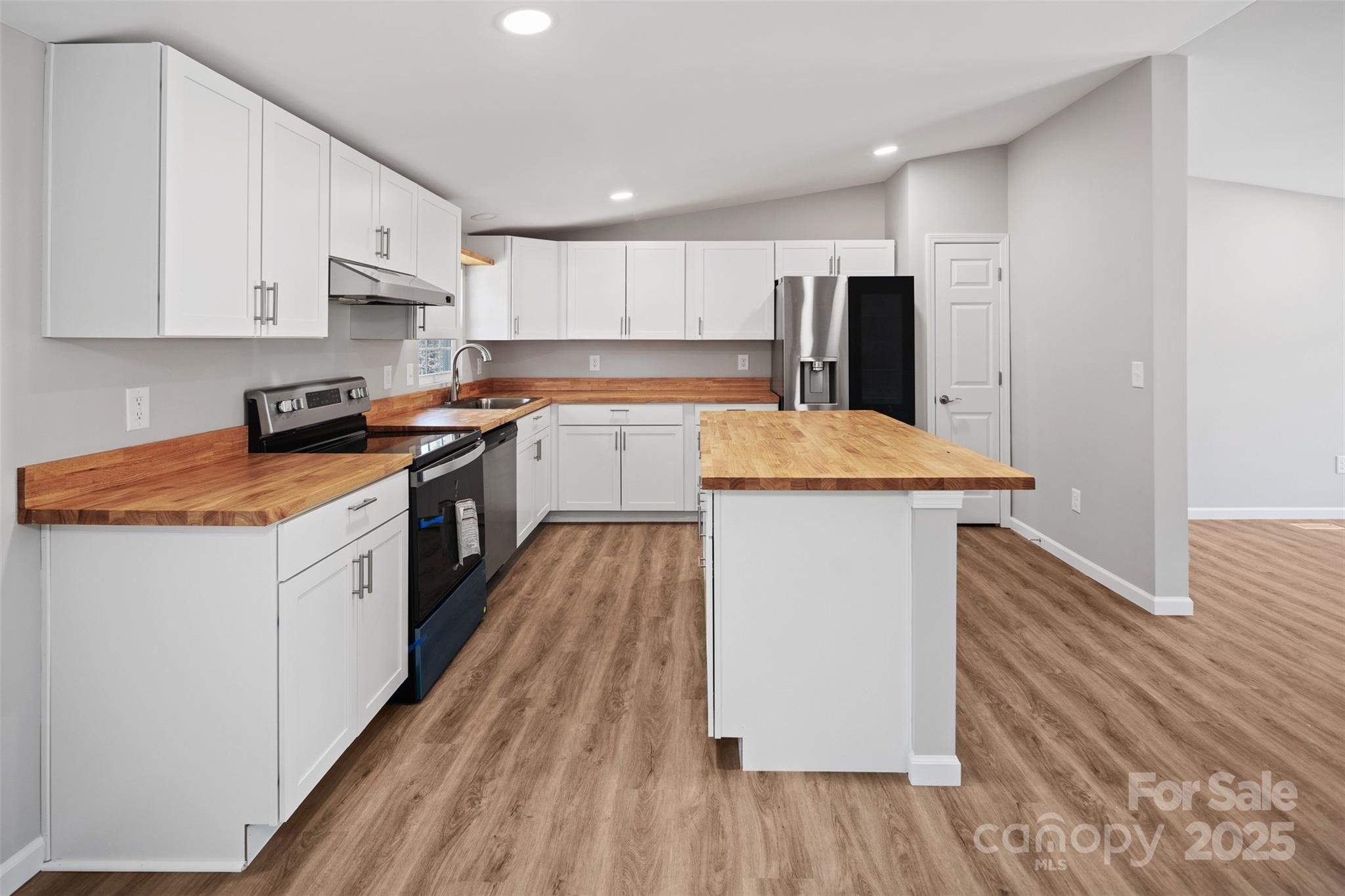 166 Brook Creek Drive Property Photo 17