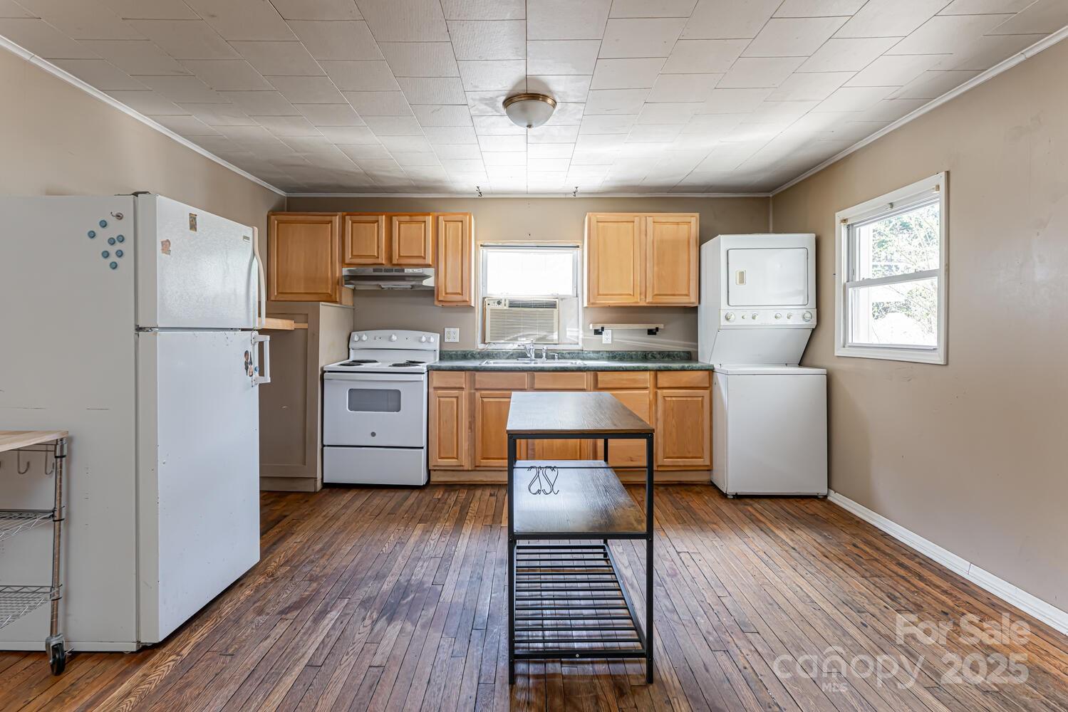 2 Evergreen Avenue Property Photo 3