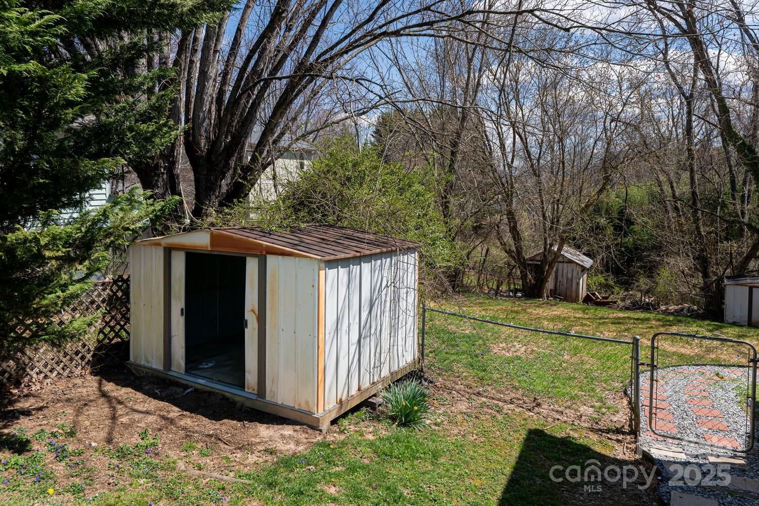 2 Evergreen Avenue Property Photo 31