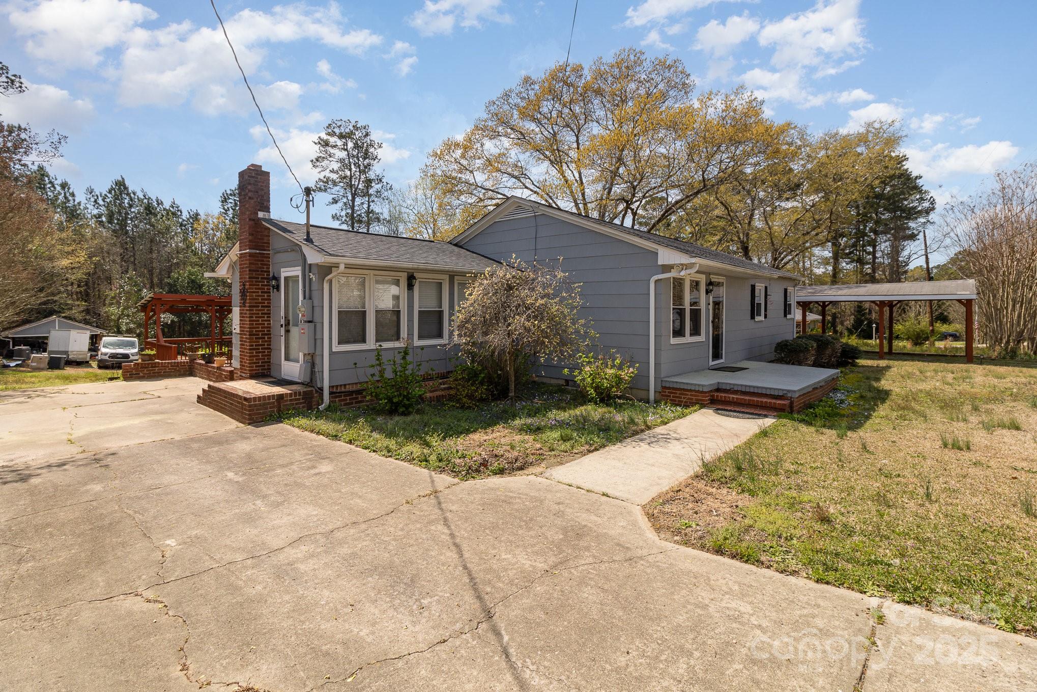 515 Burlington Street Property Photo