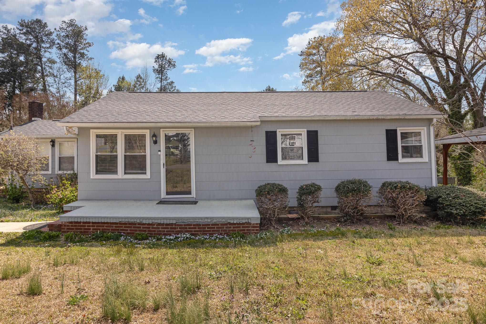 515 Burlington Street Property Photo 2