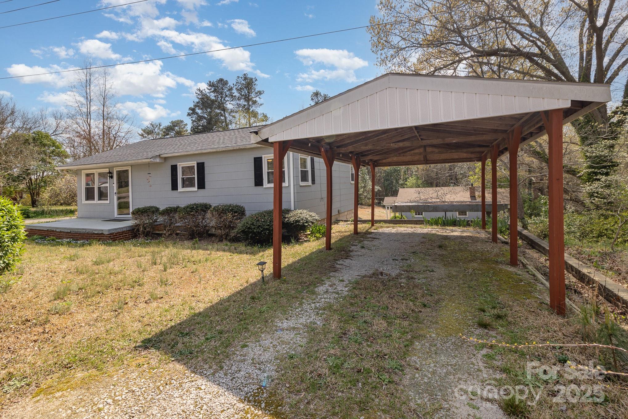 515 Burlington Street Property Photo 3