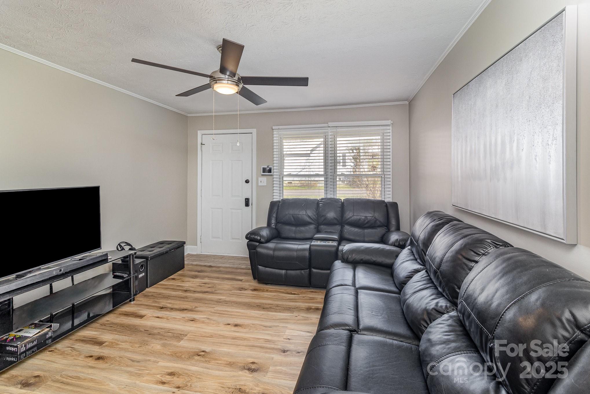 515 Burlington Street Property Photo 4