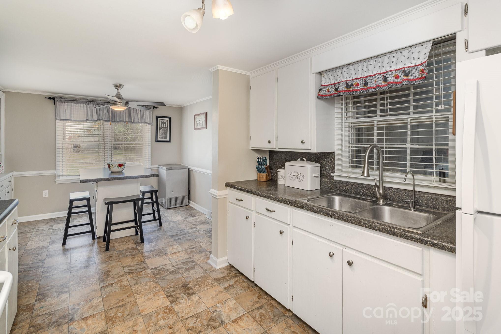 515 Burlington Street Property Photo 10