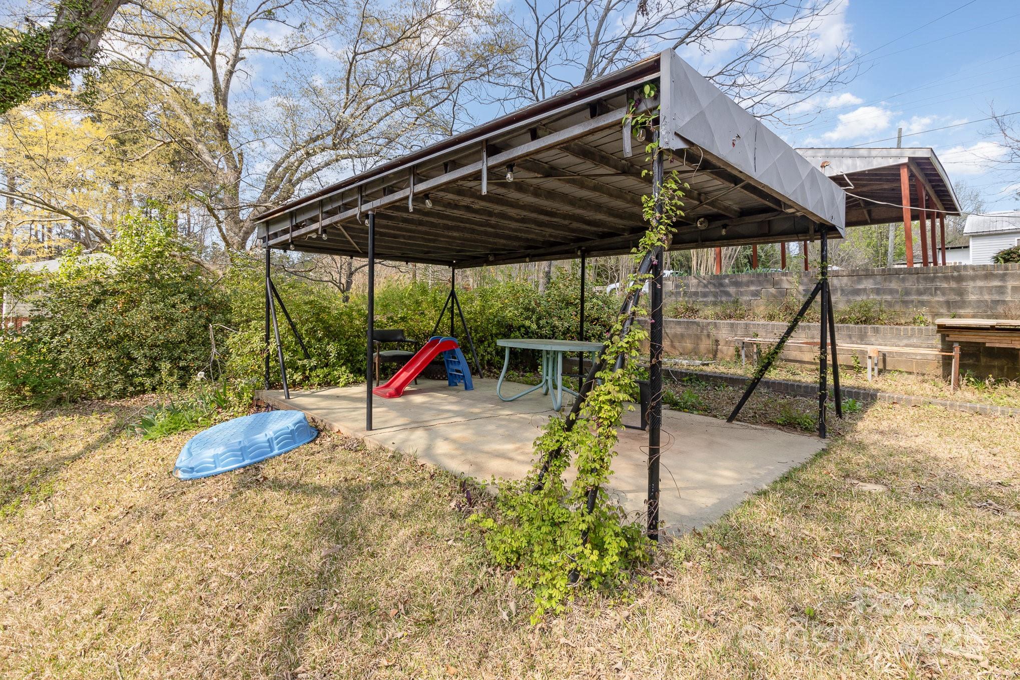 515 Burlington Street Property Photo 24