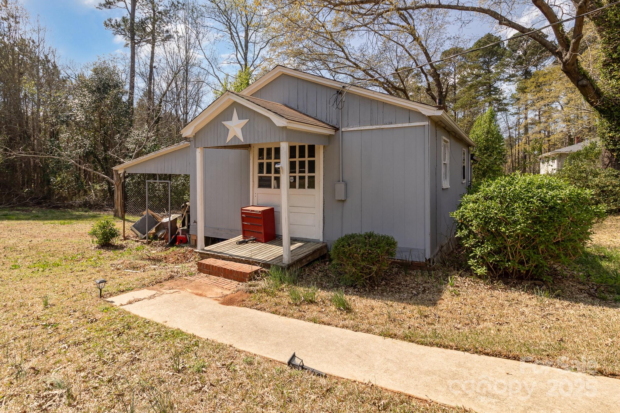 515 Burlington Street Property Photo 25