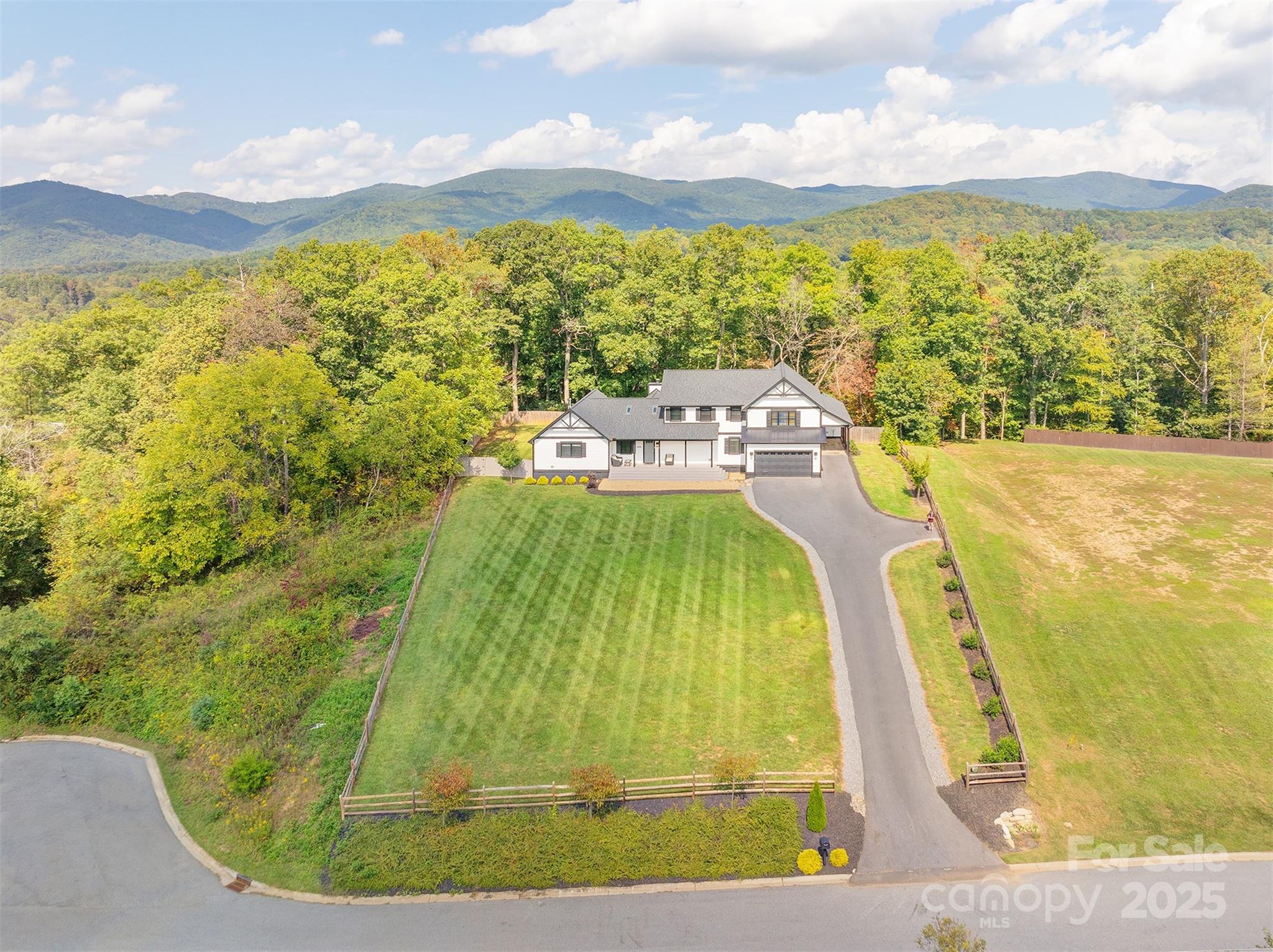 45 Erin Glen Court Property Photo