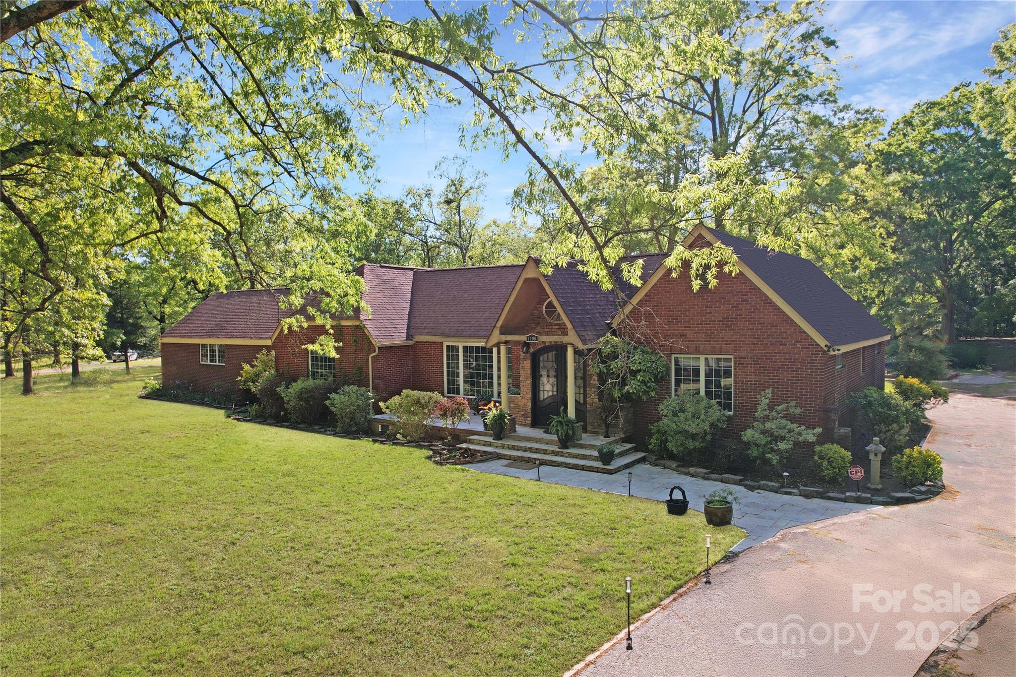 28112 Real Estate Listings Main Image
