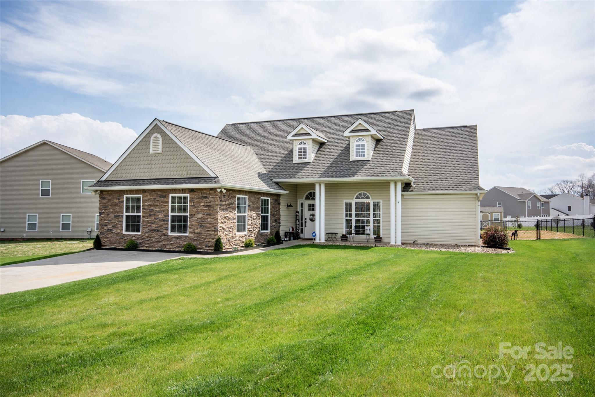 118 Heathrow Lane Property Photo