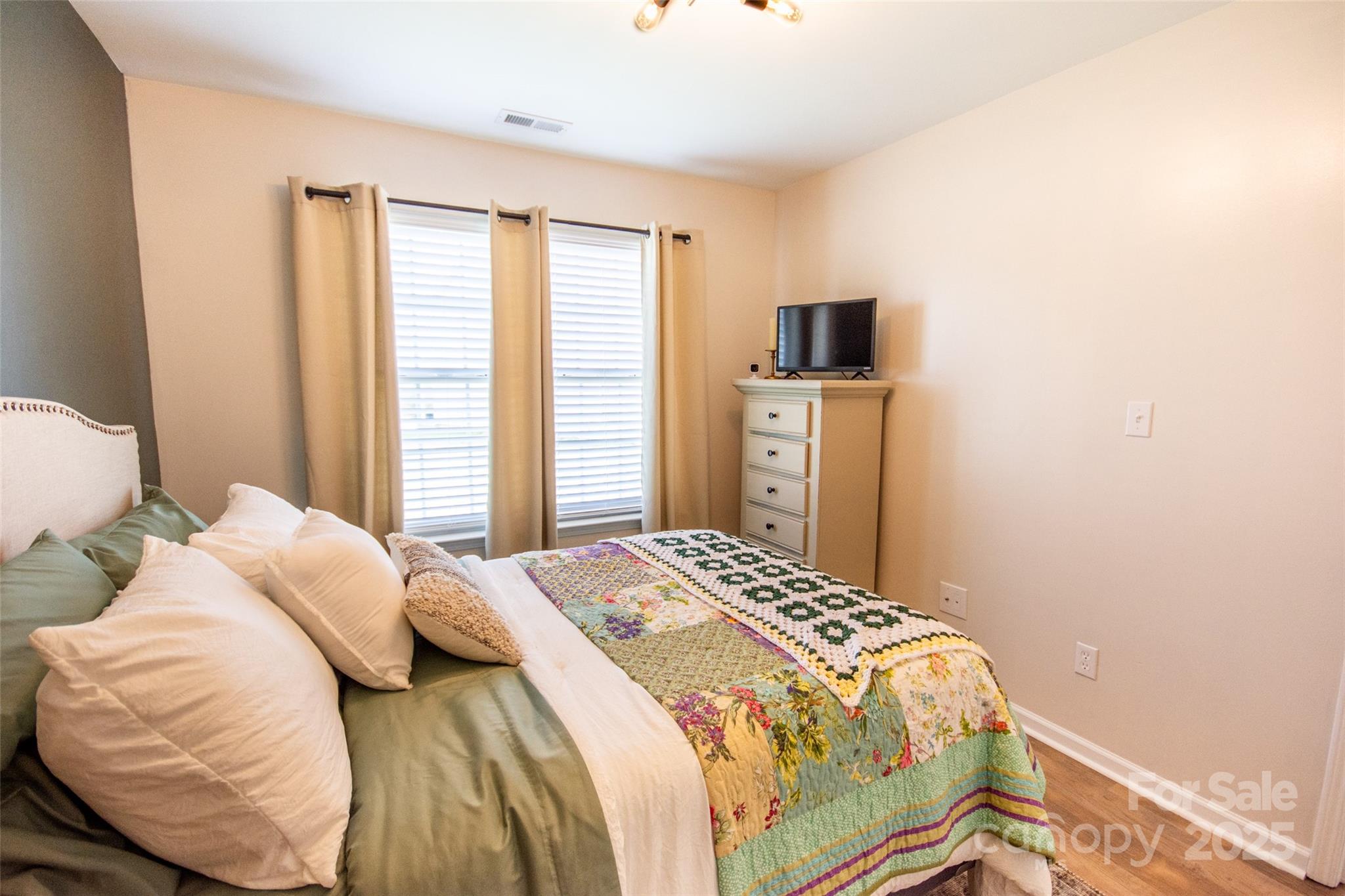 118 Heathrow Lane Property Photo 33