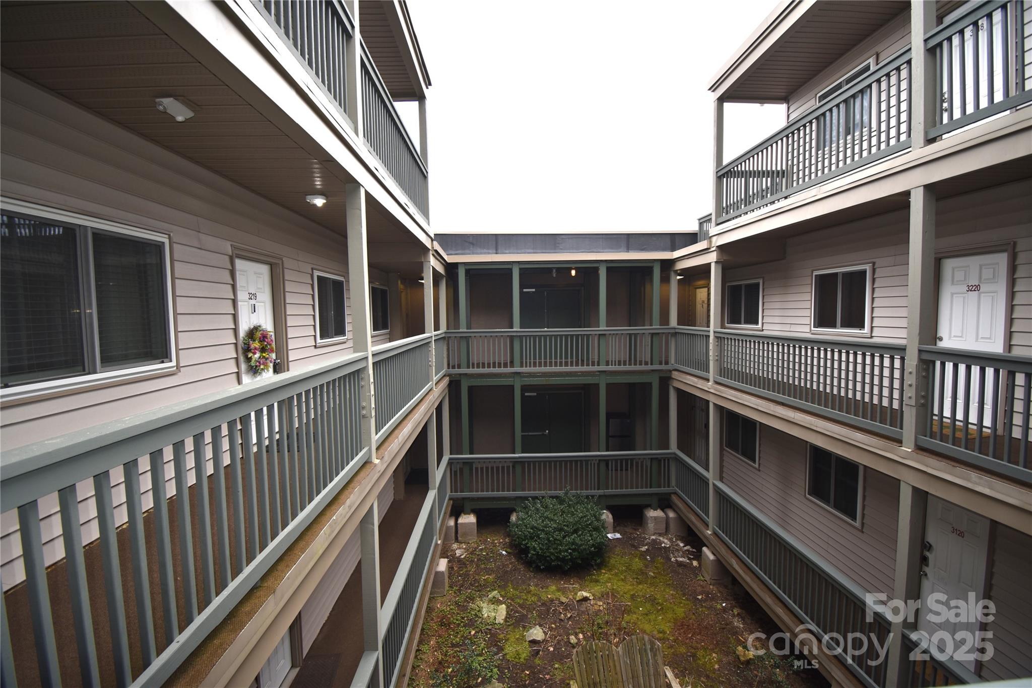 301 Pinnacle Inn Road 3219 Property Photo