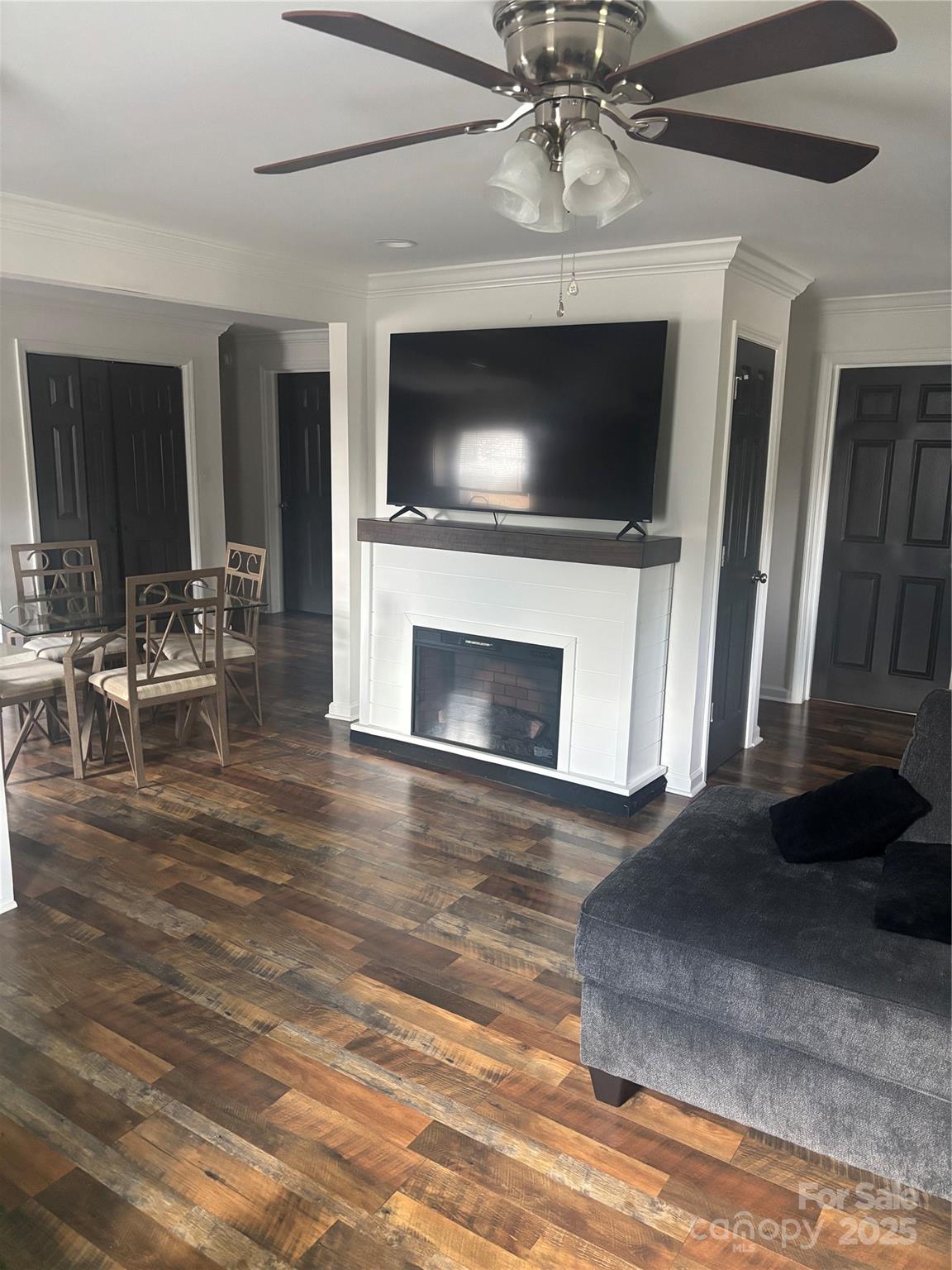 1022 Parker Street Property Photo 4