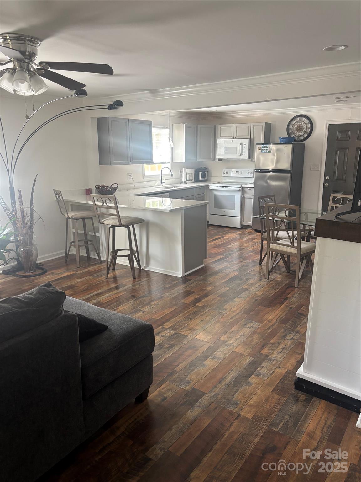 1022 Parker Street Property Photo 6