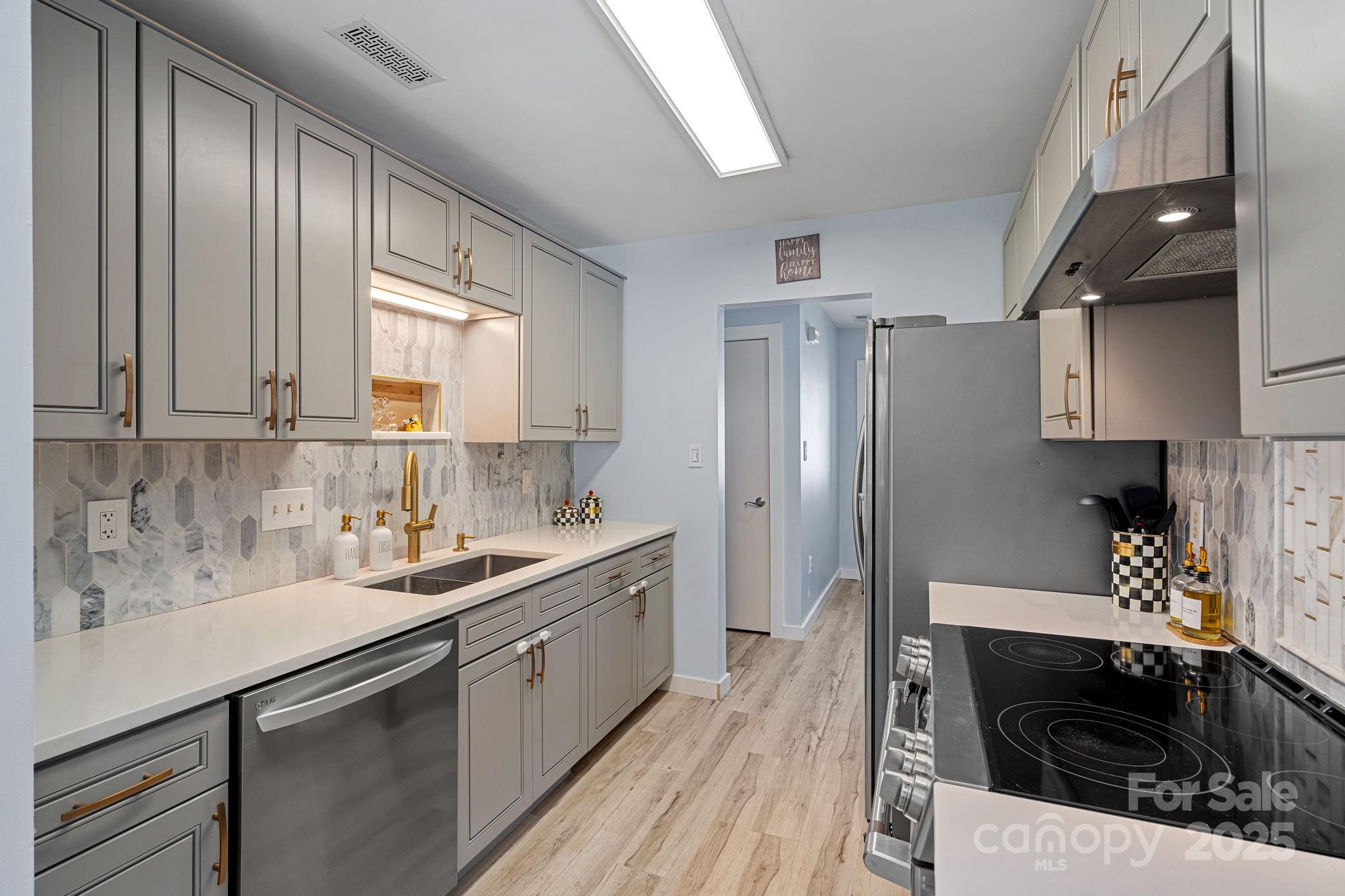 8122 Sherington Way Property Photo 1