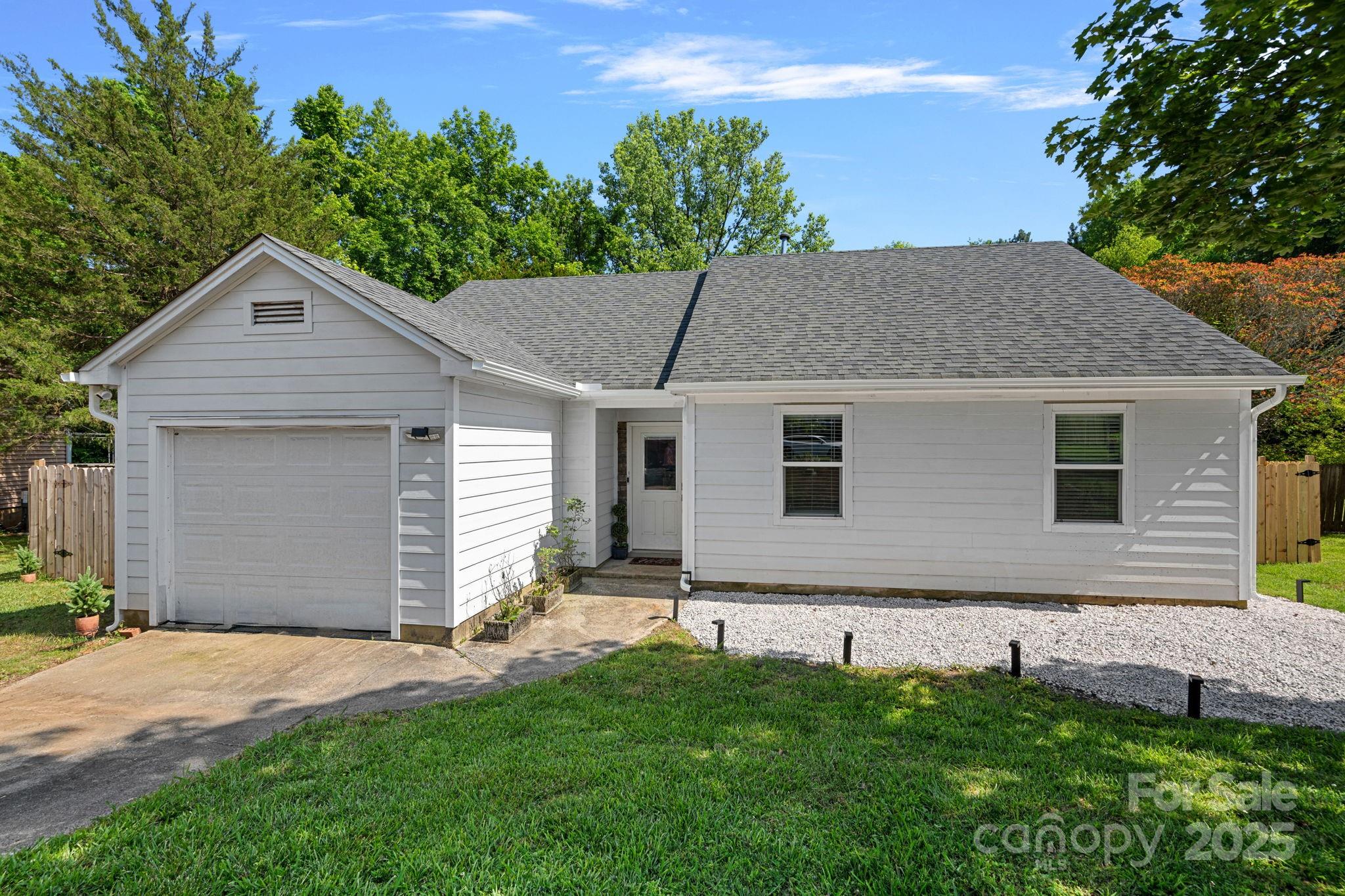 8122 Sherington Way Property Photo 2