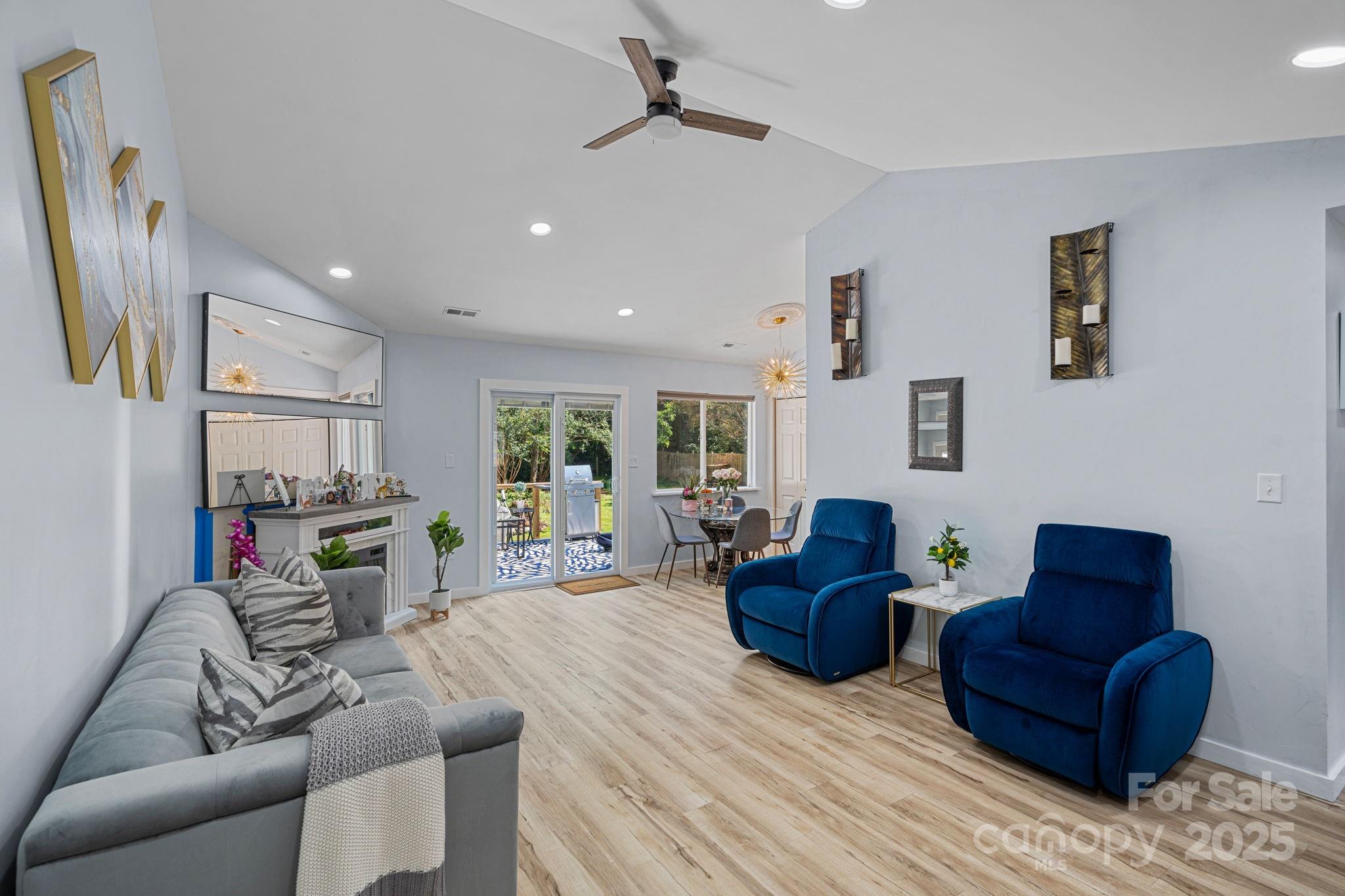 8122 Sherington Way Property Photo 3