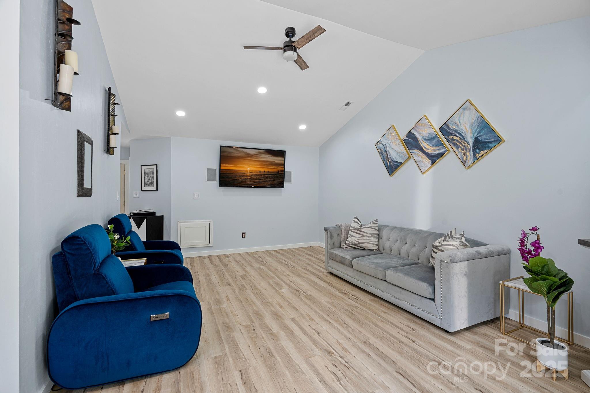 8122 Sherington Way Property Photo 5