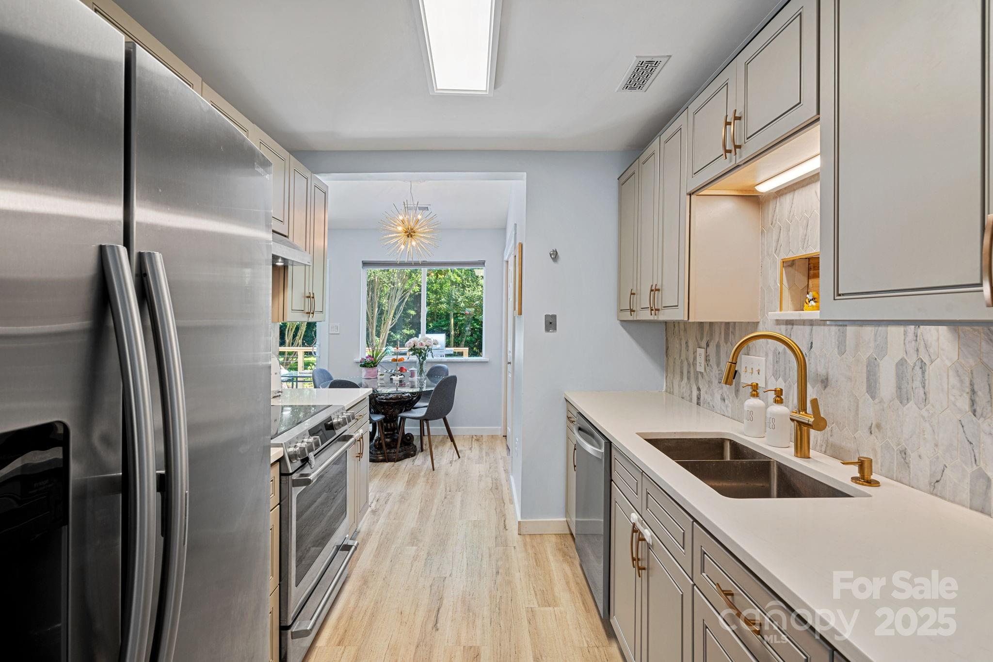 8122 Sherington Way Property Photo 7