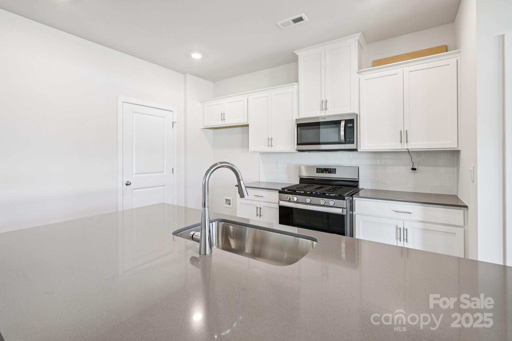 6613 Barcelona Way Property Photo 9