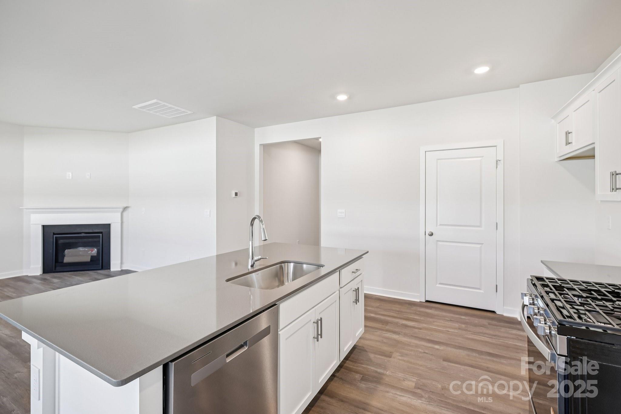 6613 Barcelona Way Property Photo 10