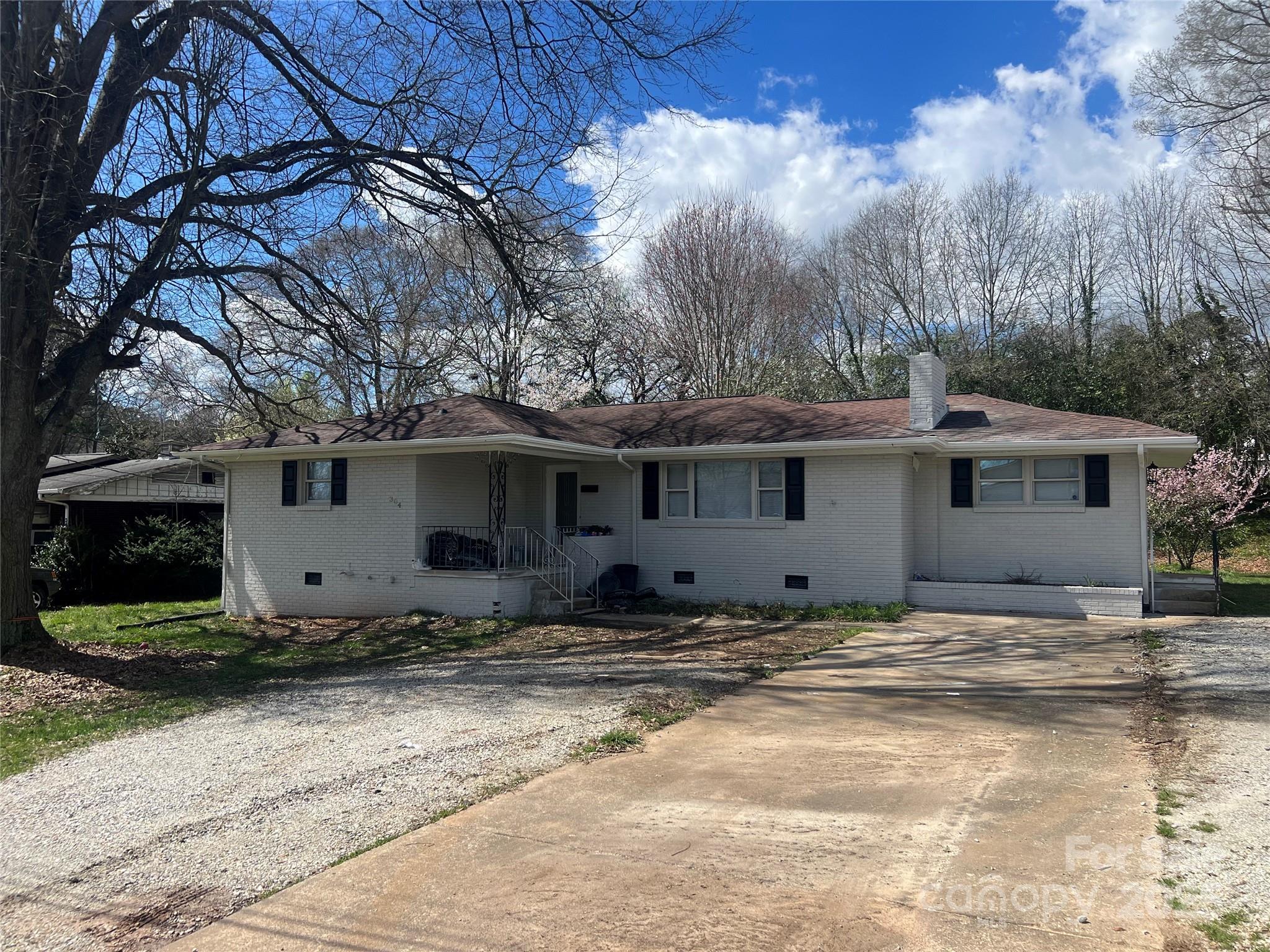 304 Westside Drive Property Photo 1