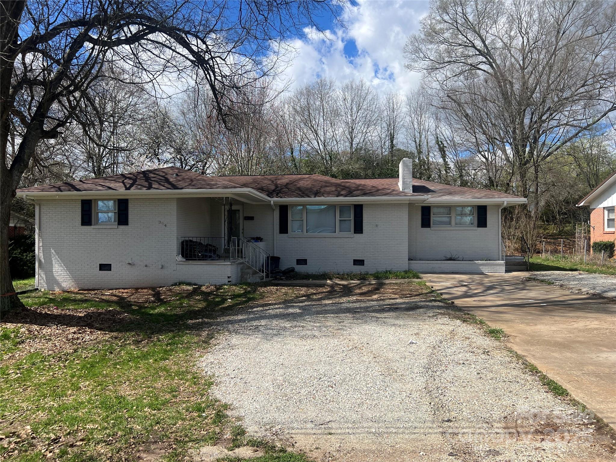 304 Westside Drive Property Photo 2