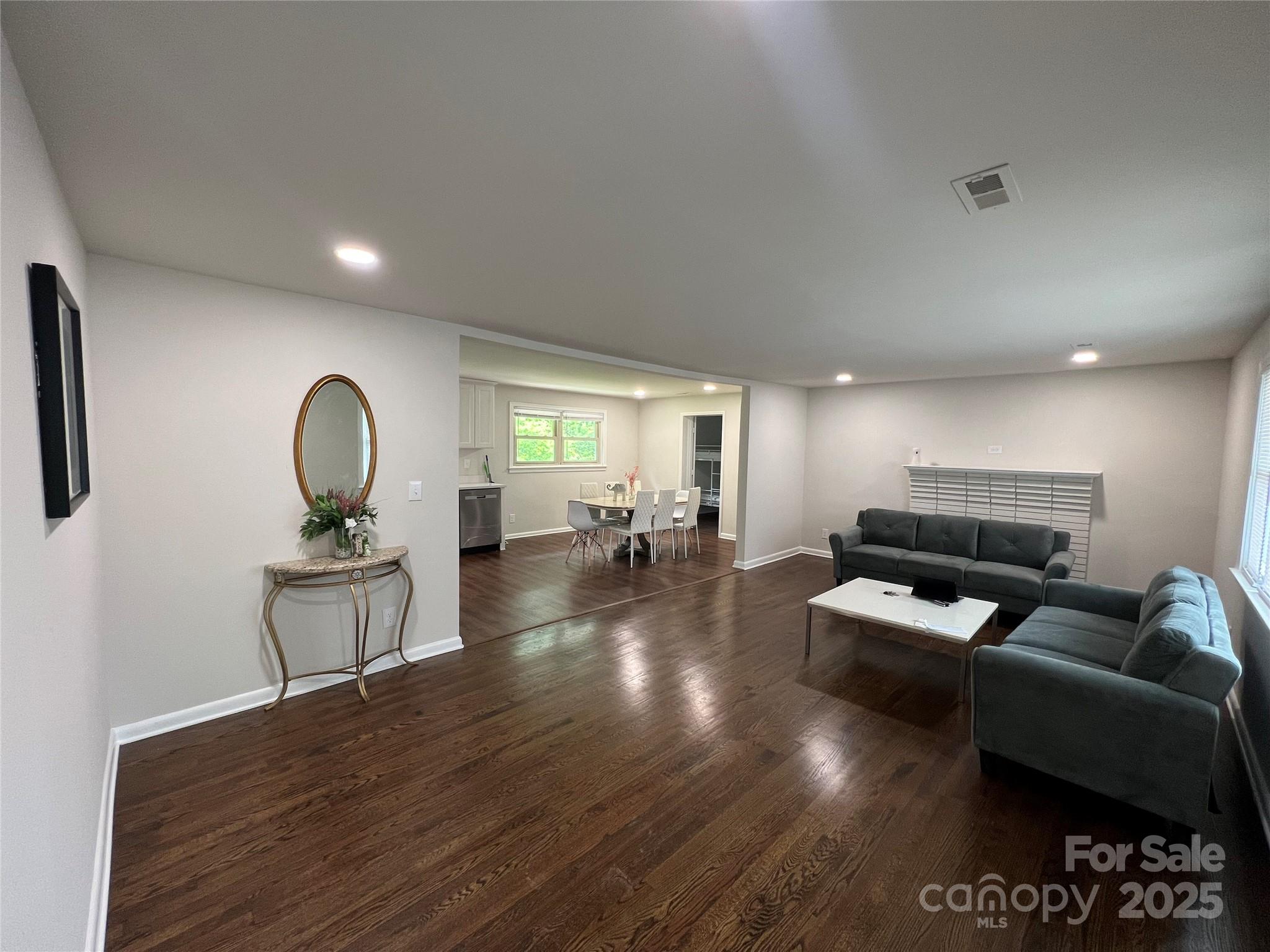 304 Westside Drive Property Photo 3