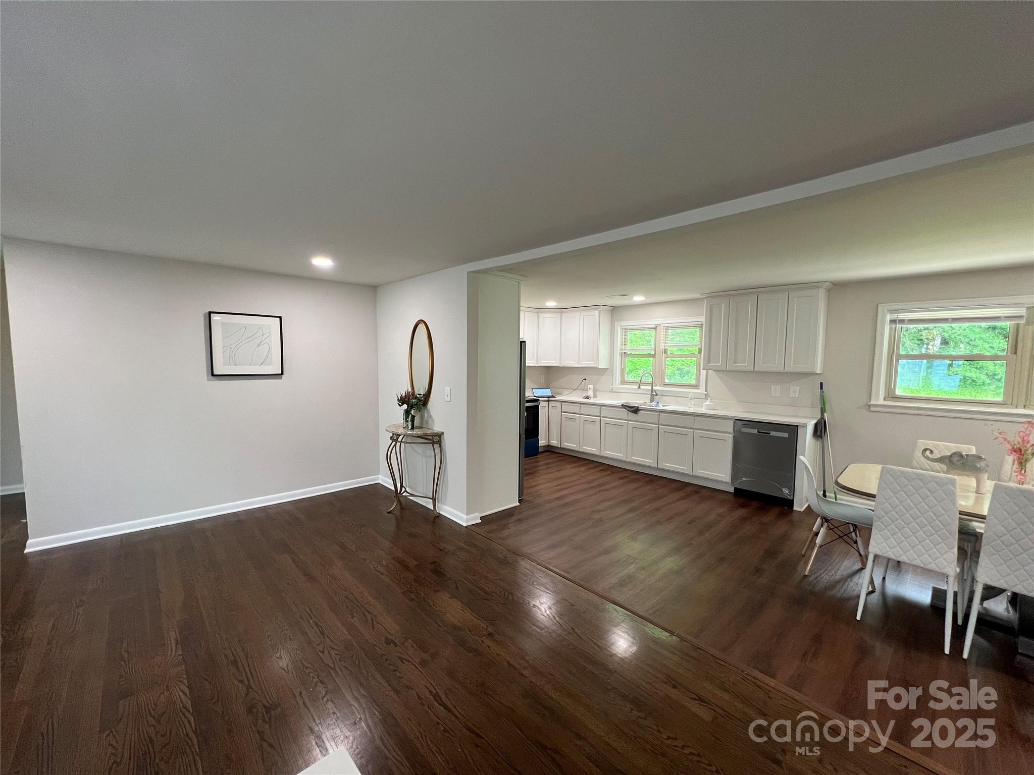 304 Westside Drive Property Photo 5