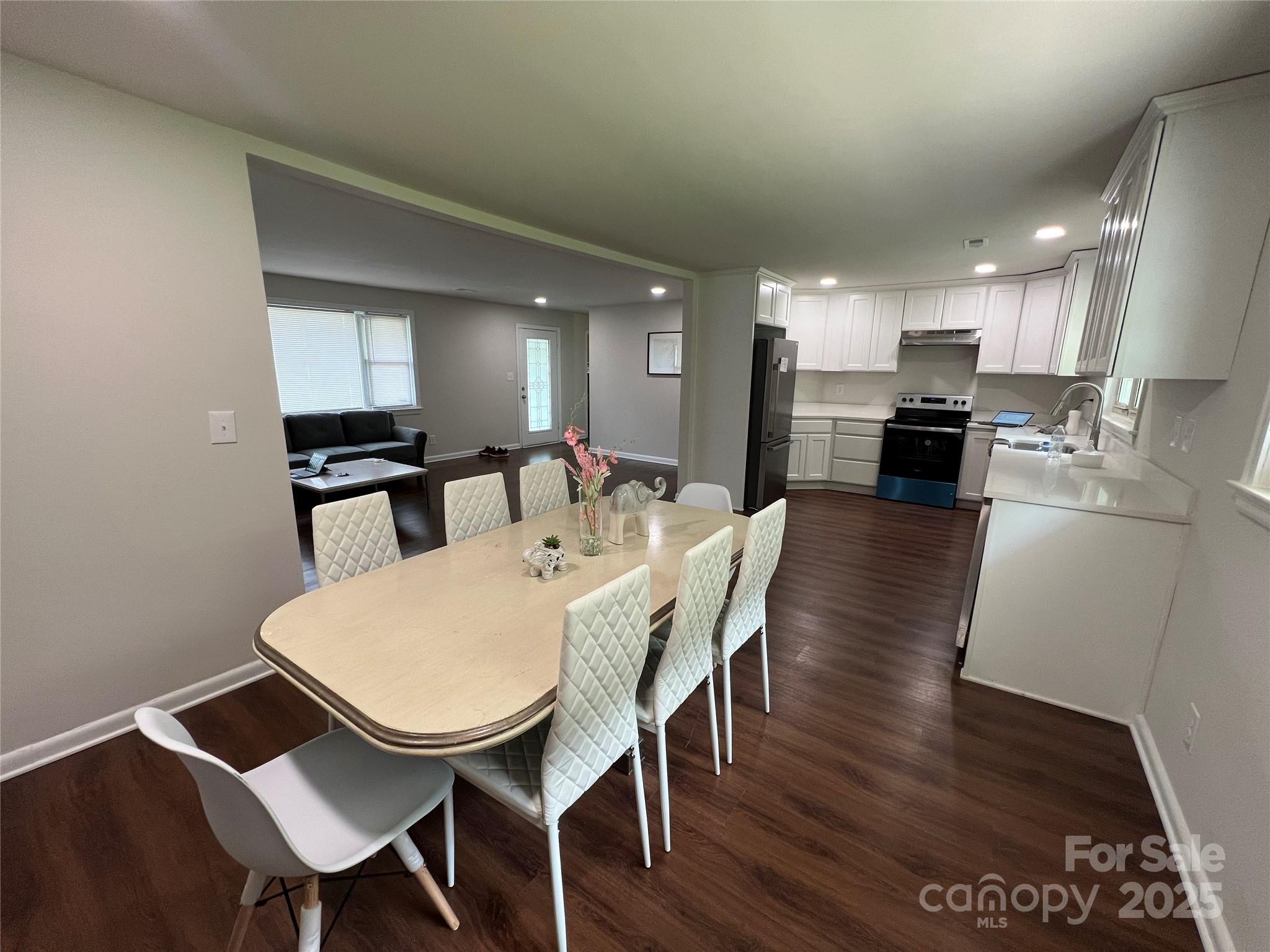 304 Westside Drive Property Photo 6