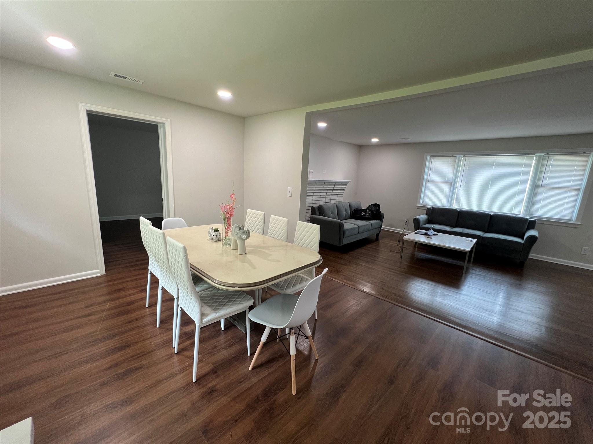 304 Westside Drive Property Photo 7