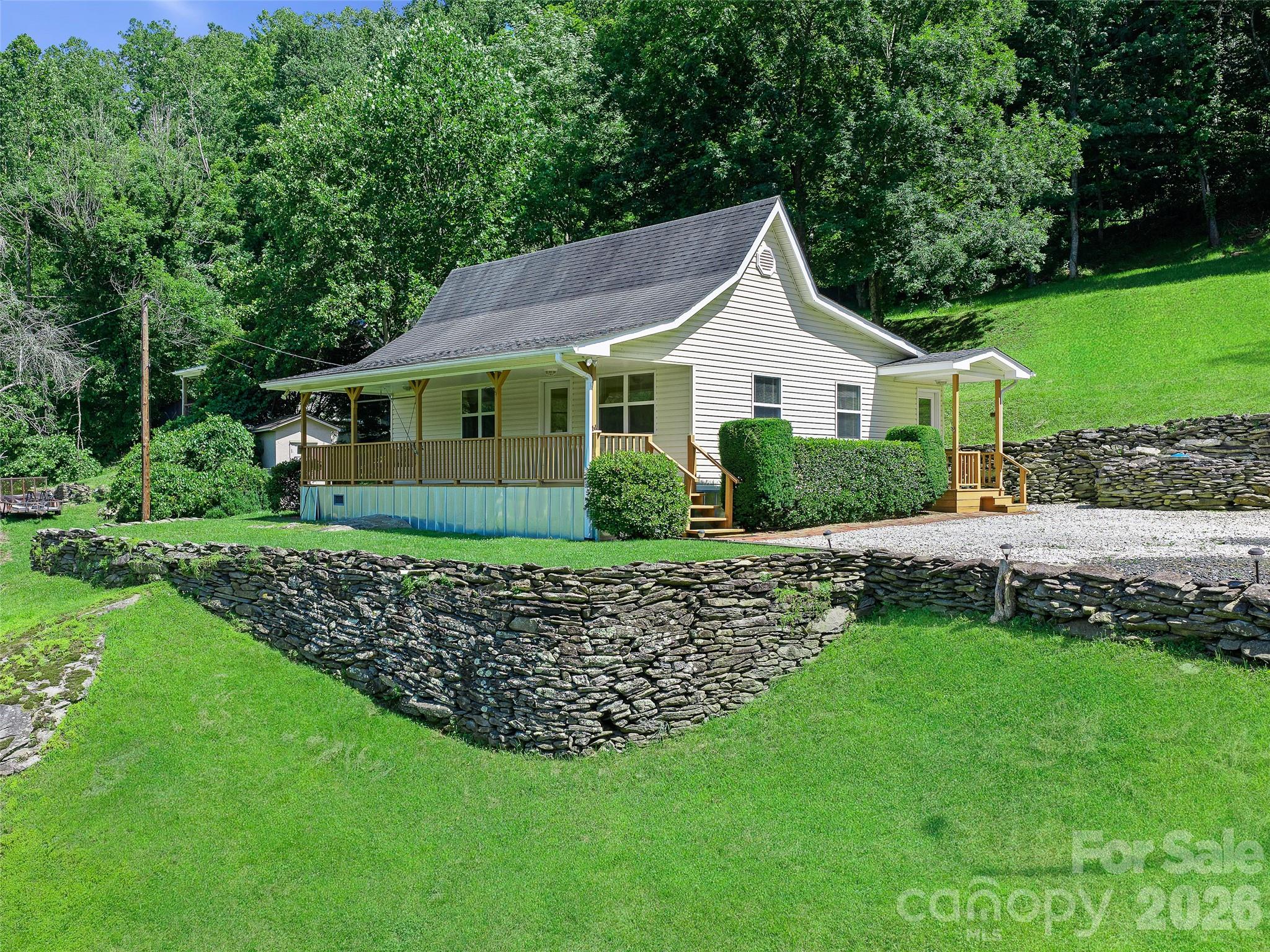 427 Johnson Cemetery Road Property Photo 1