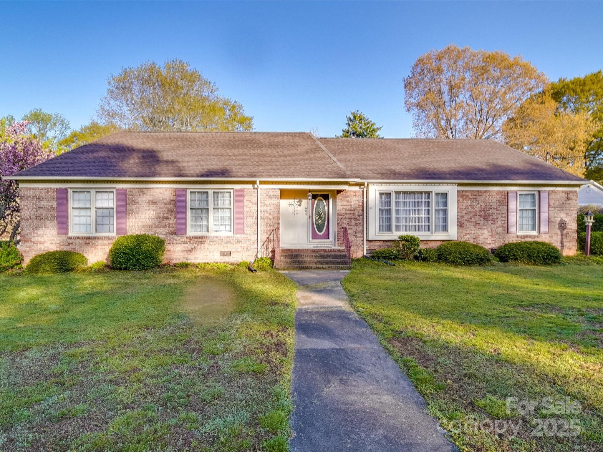 1604 Buckingham Avenue Property Photo