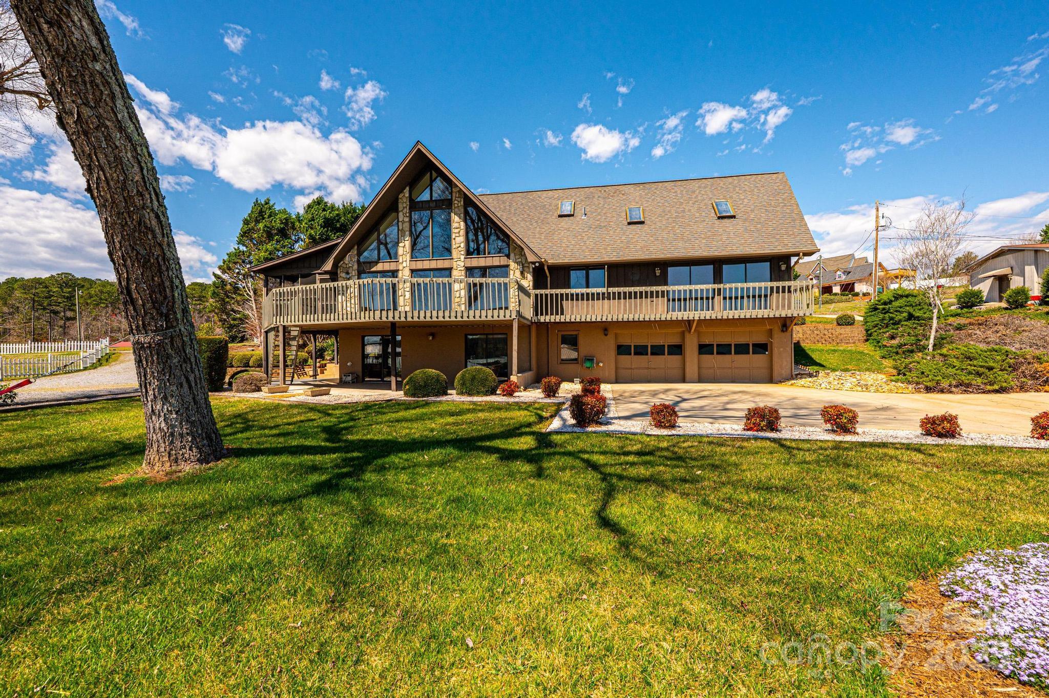 6133 Clearwater Road Property Photo 2