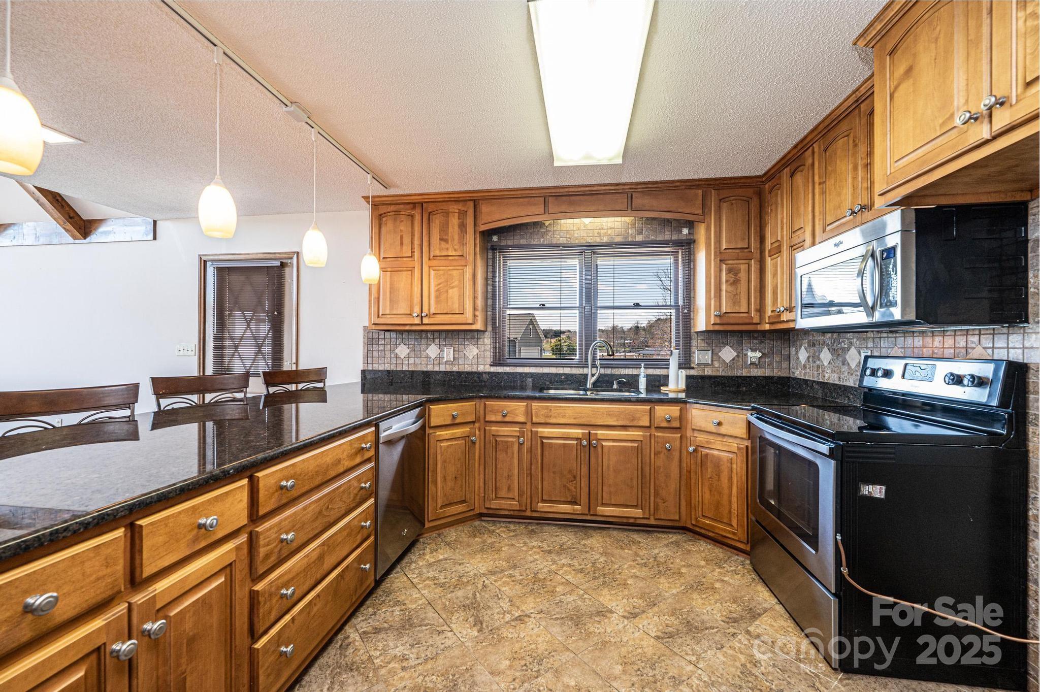 6133 Clearwater Road Property Photo 7