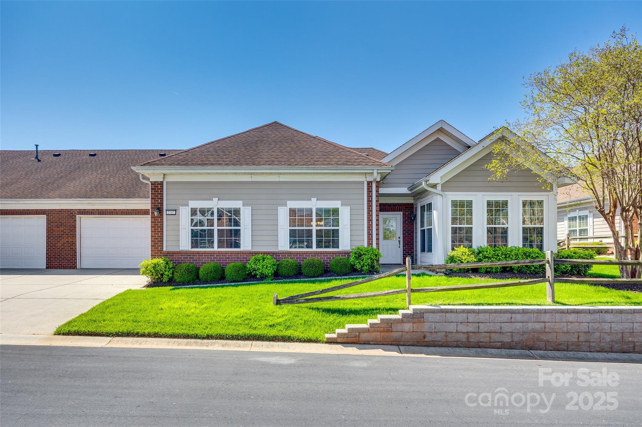 2107 N Castle Court Property Photo