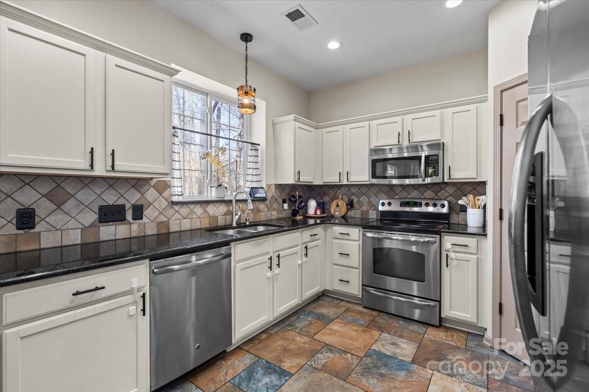 6645 Allness Glen Lane Property Photo 4