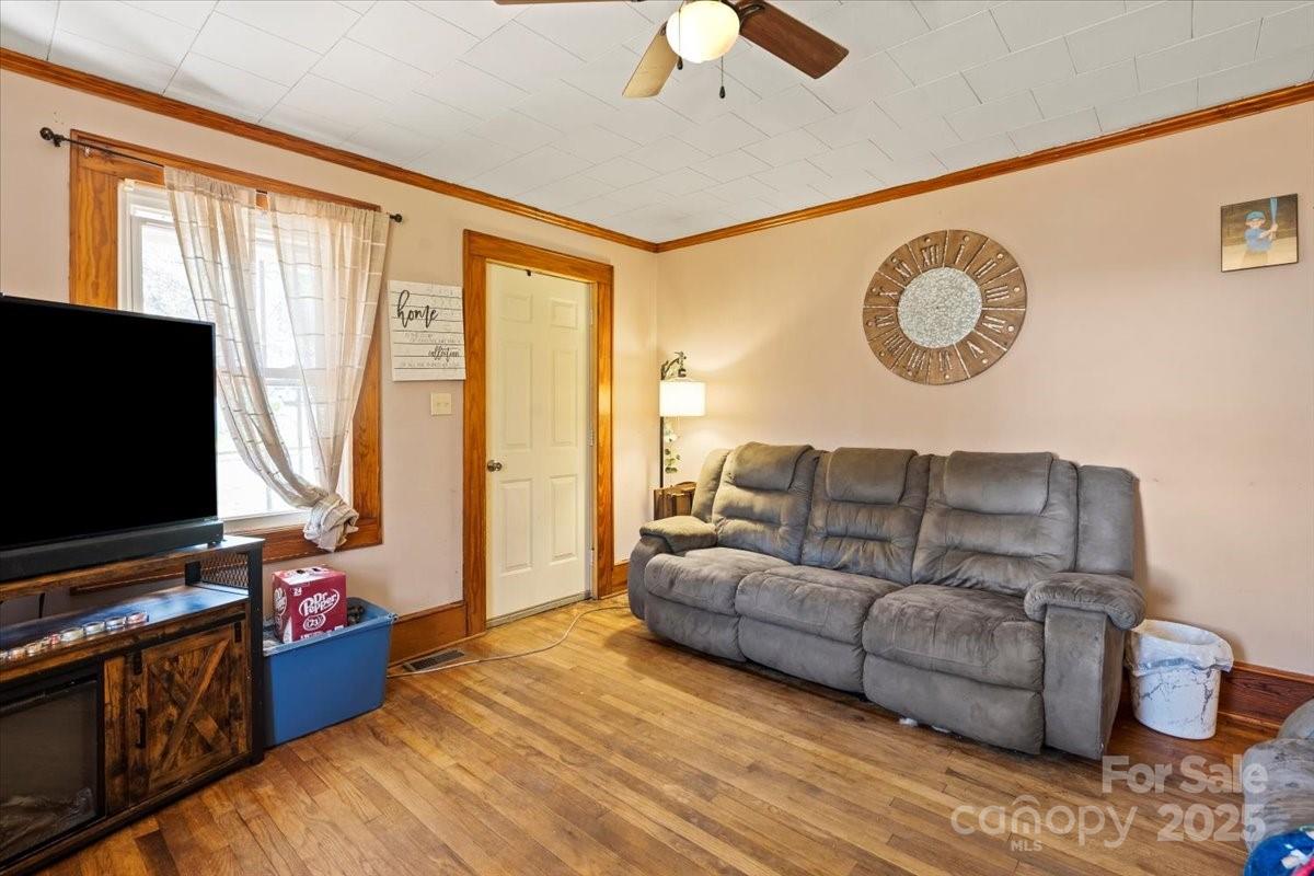 324 Harmon Street Property Photo 4