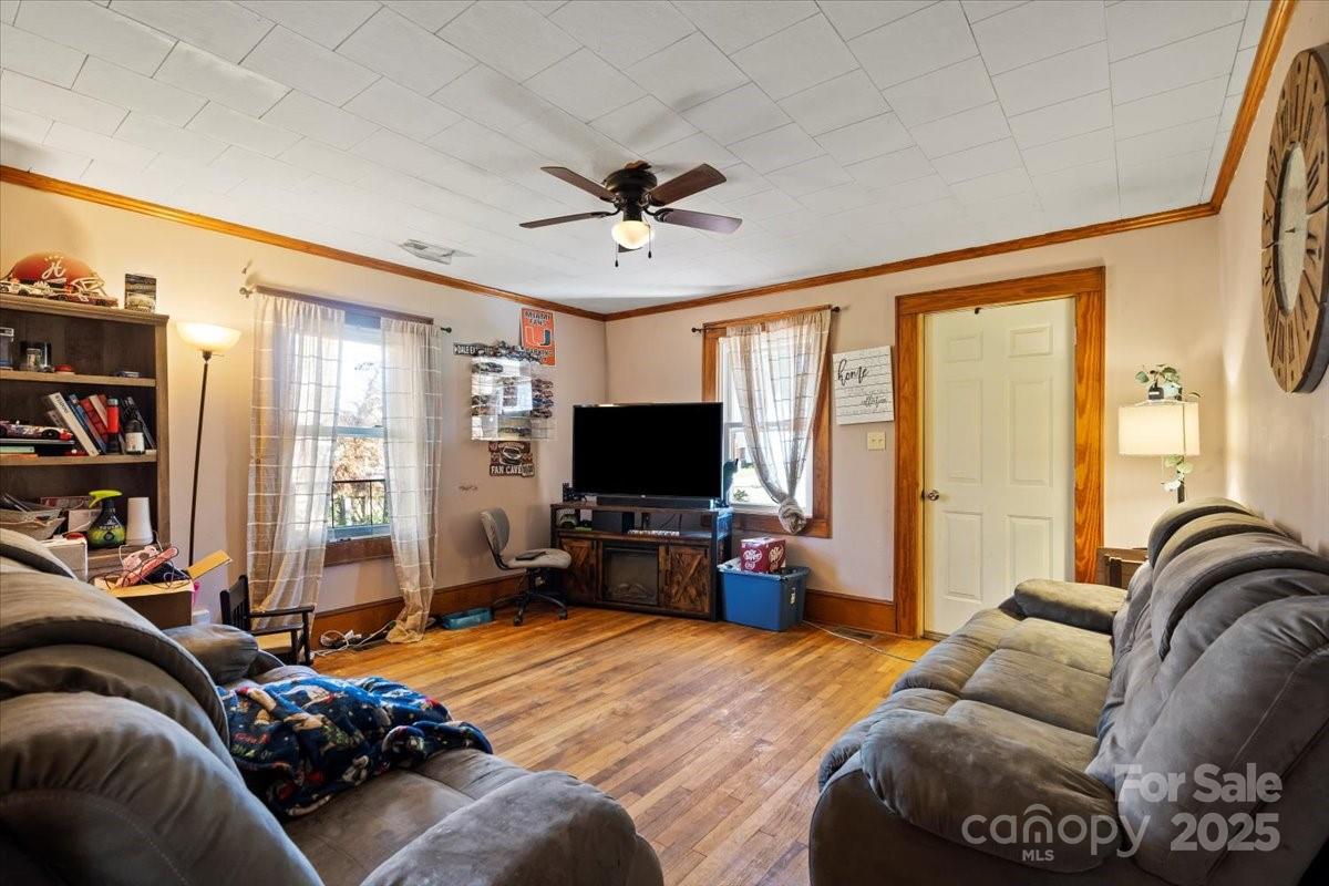 324 Harmon Street Property Photo 5