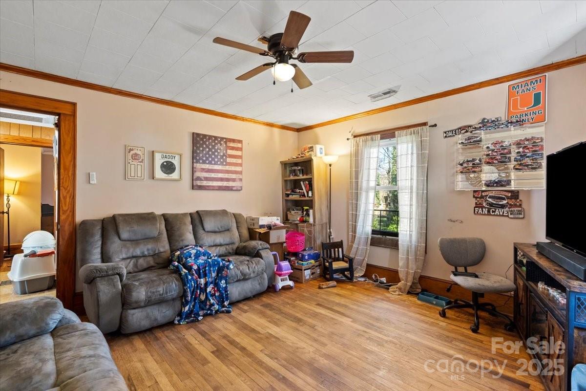 324 Harmon Street Property Photo 6