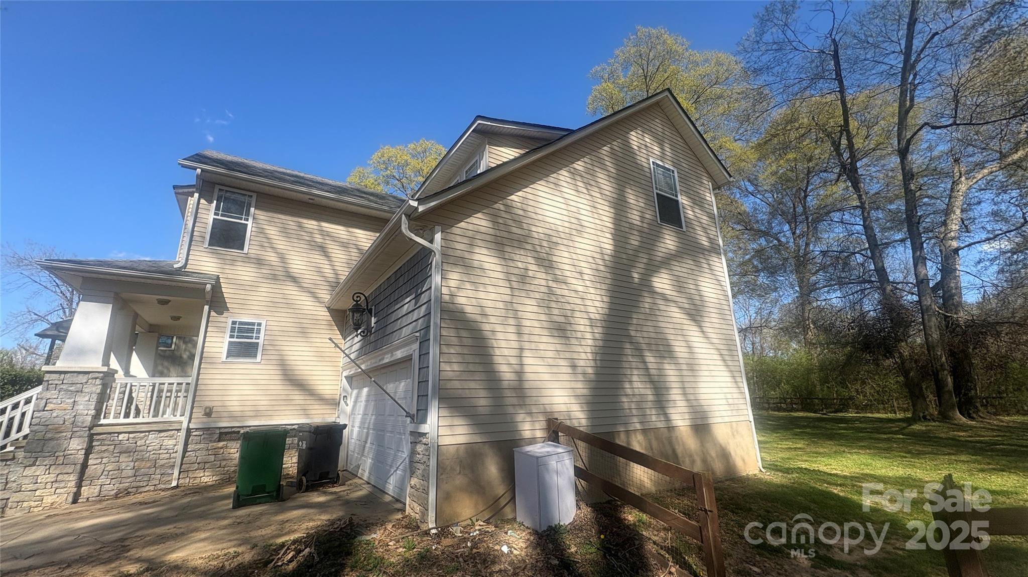 1134 Riverside Drive Property Photo 3