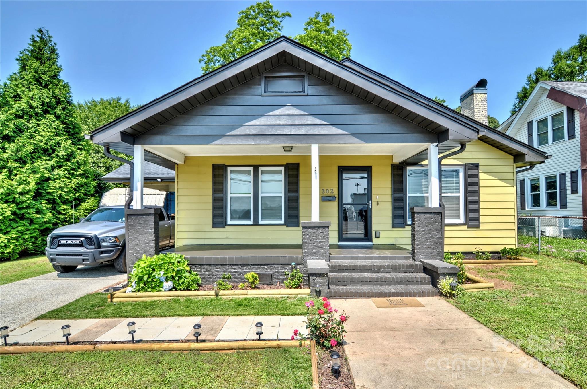 302 Griffith Road Property Photo