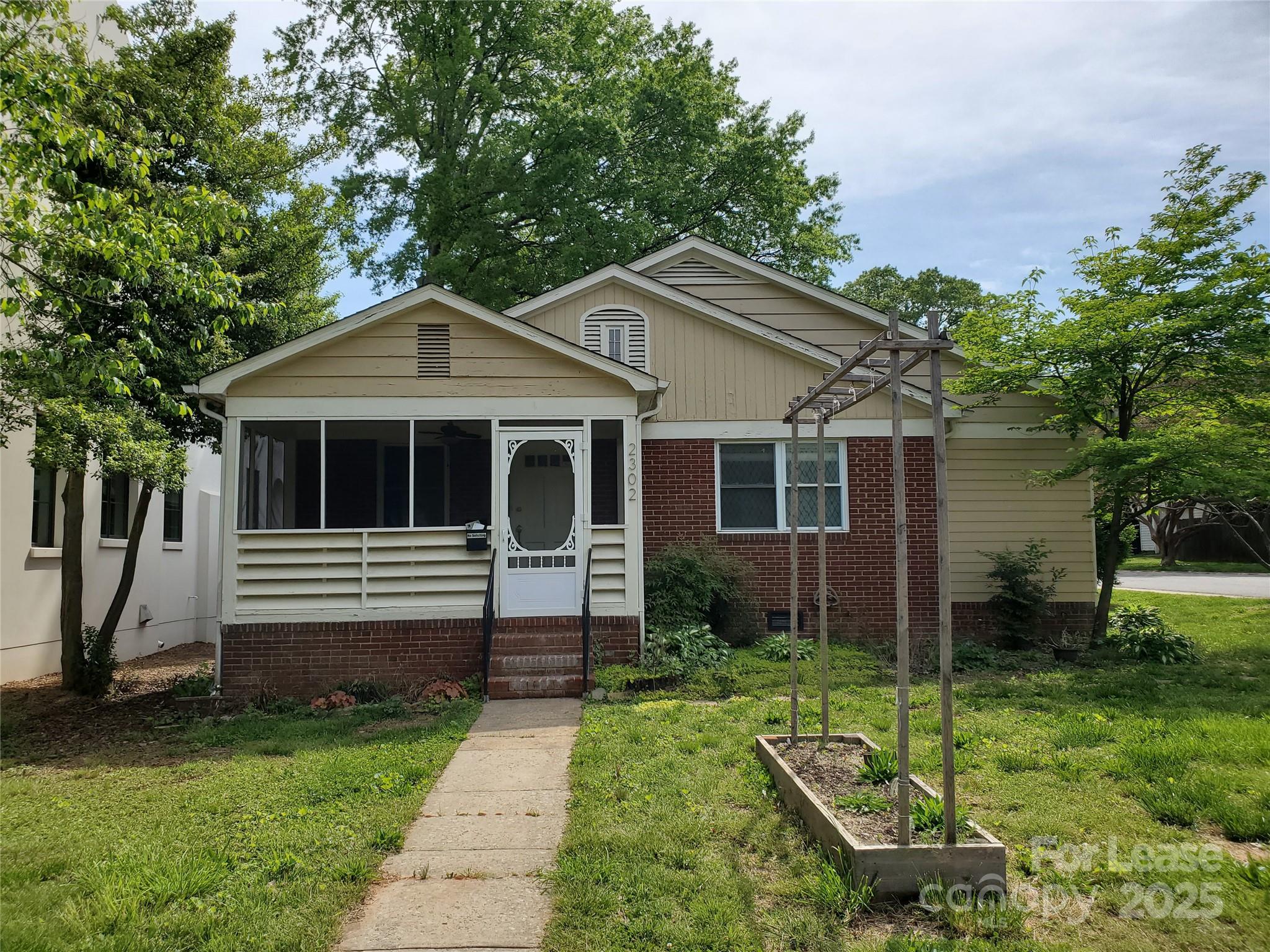 2302 Chesterfield Avenue Property Photo 1