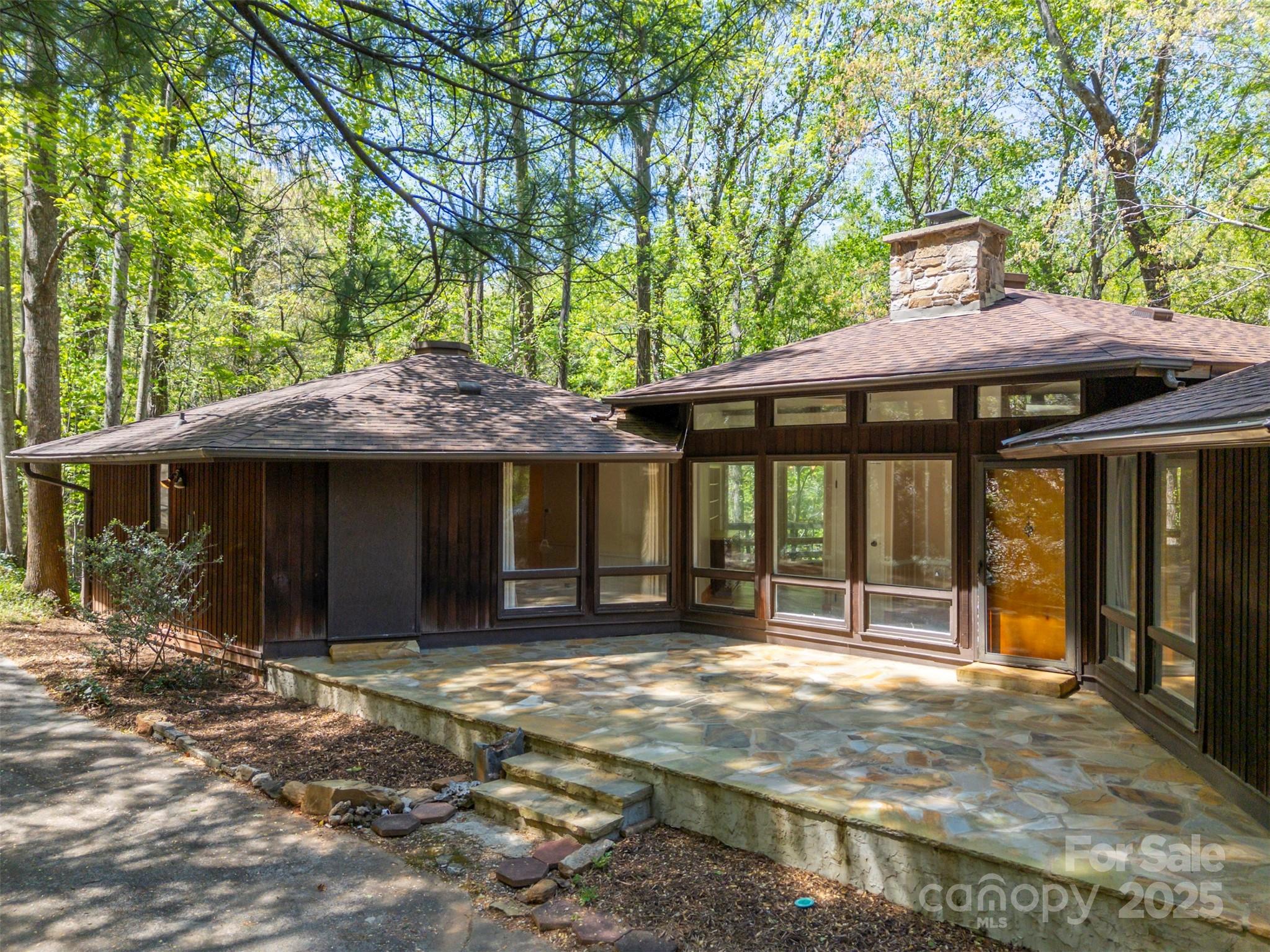 320 Hillswick Road Property Photo 1
