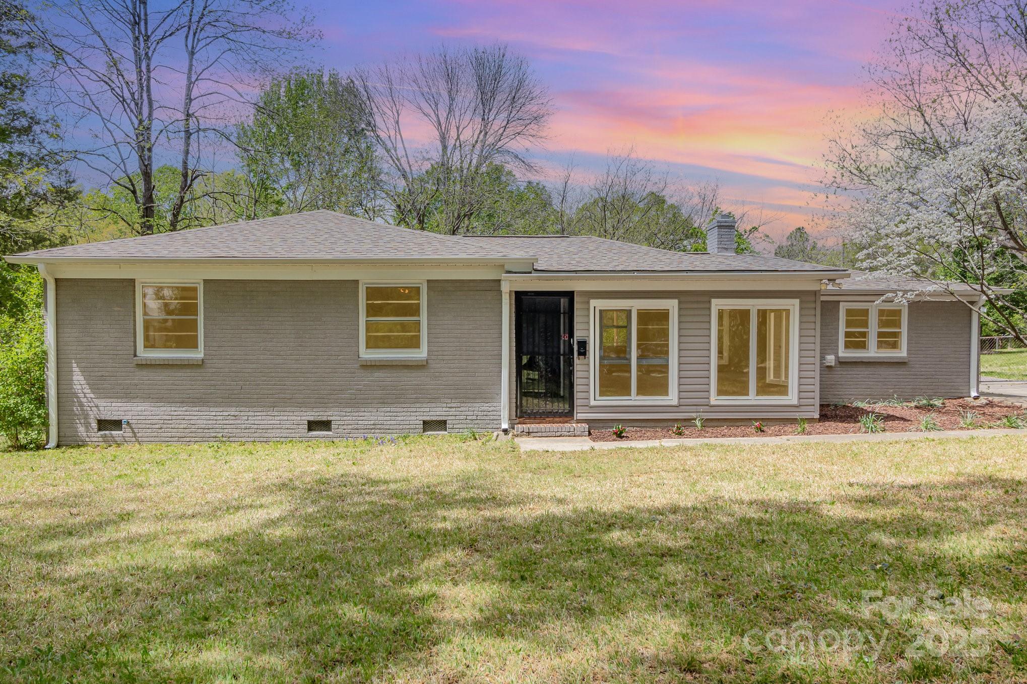 5323 Hilltop Circle Property Photo