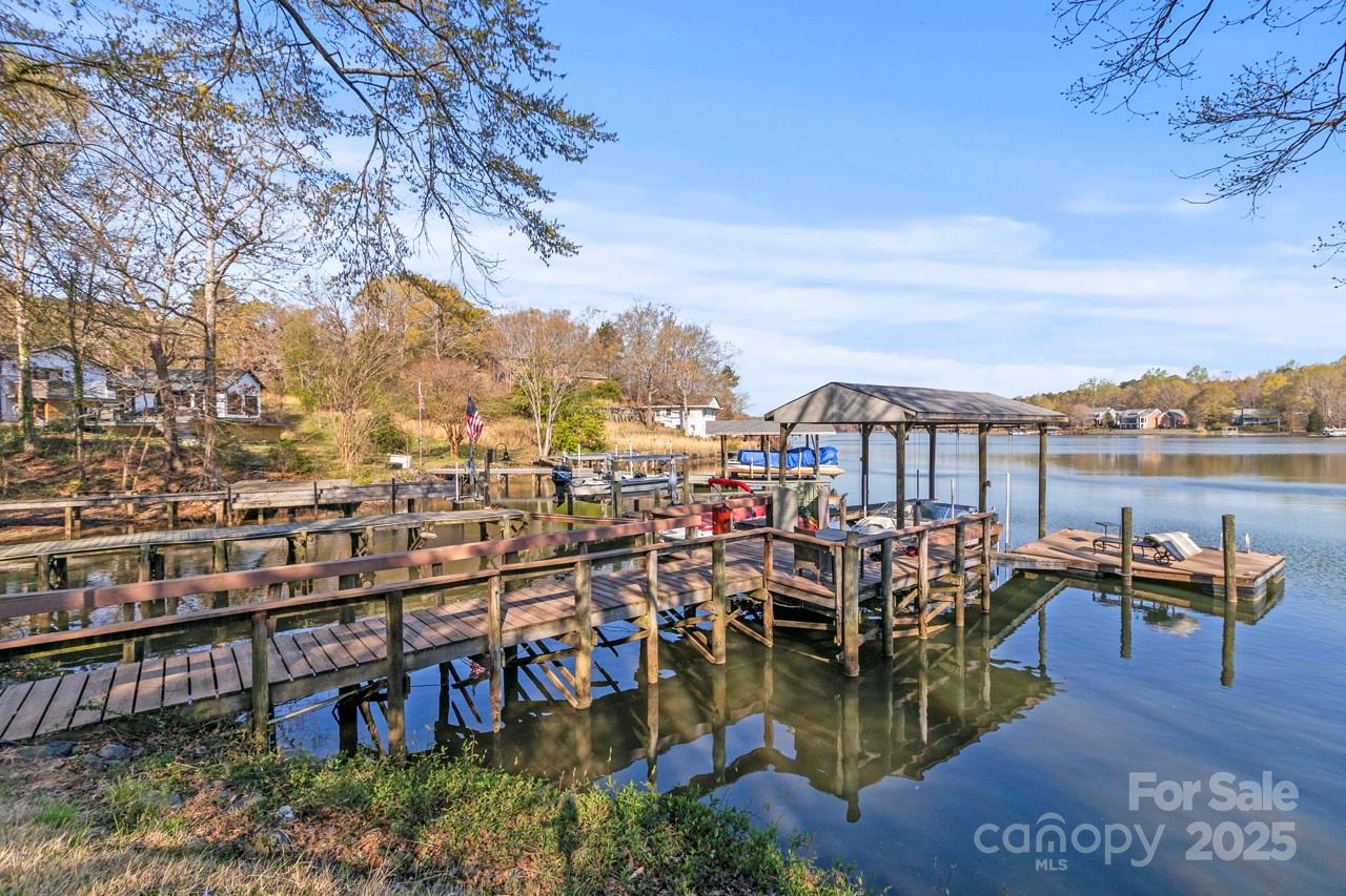 1657 Bowater Road Property Photo 3