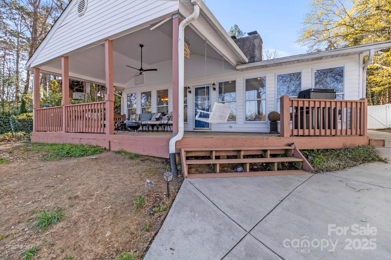 1657 Bowater Road Property Photo 5