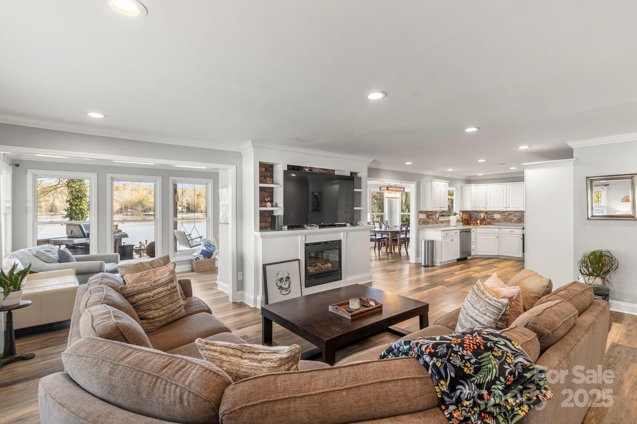 1657 Bowater Road Property Photo 6