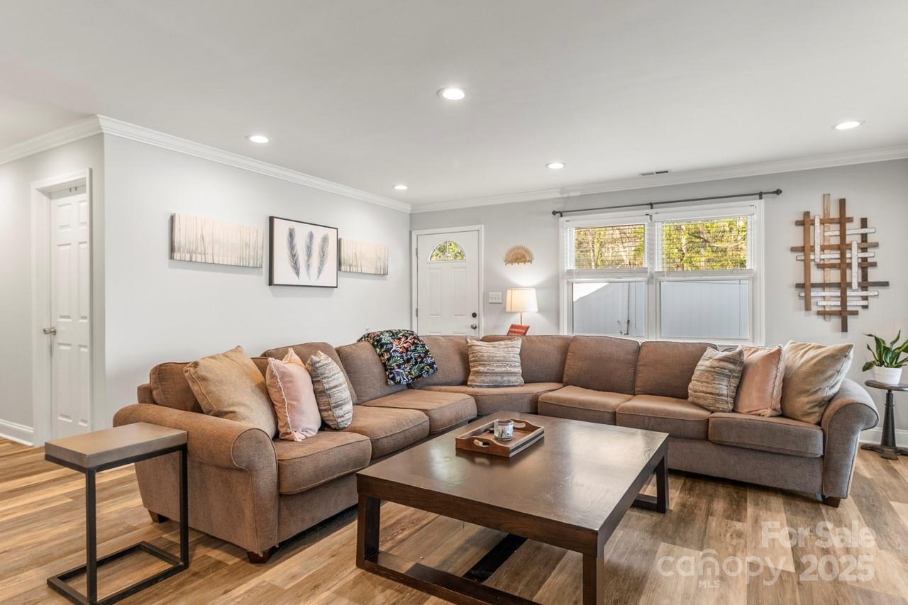 1657 Bowater Road Property Photo 7